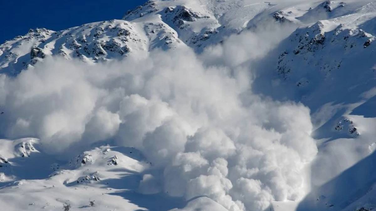 What is the Avalanche? – 4 Types of Avalanches, and More