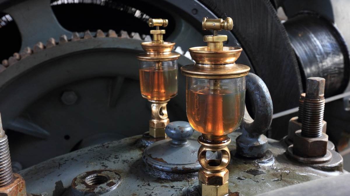 What square measures the various styles of oils and lubricants for workshops?