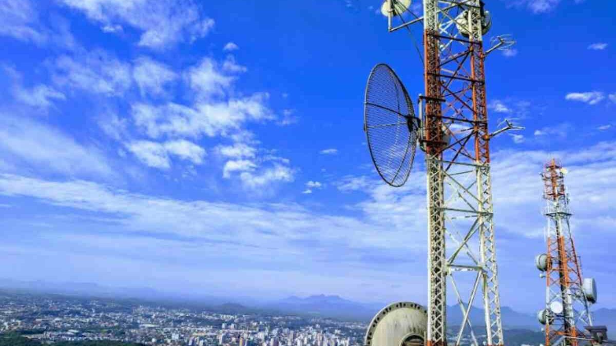 The Pros and Cons of a Two-Way Radio with No Monthly Fees